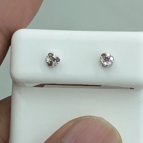 Real Diamond 10kt White Gold Stud Earring
